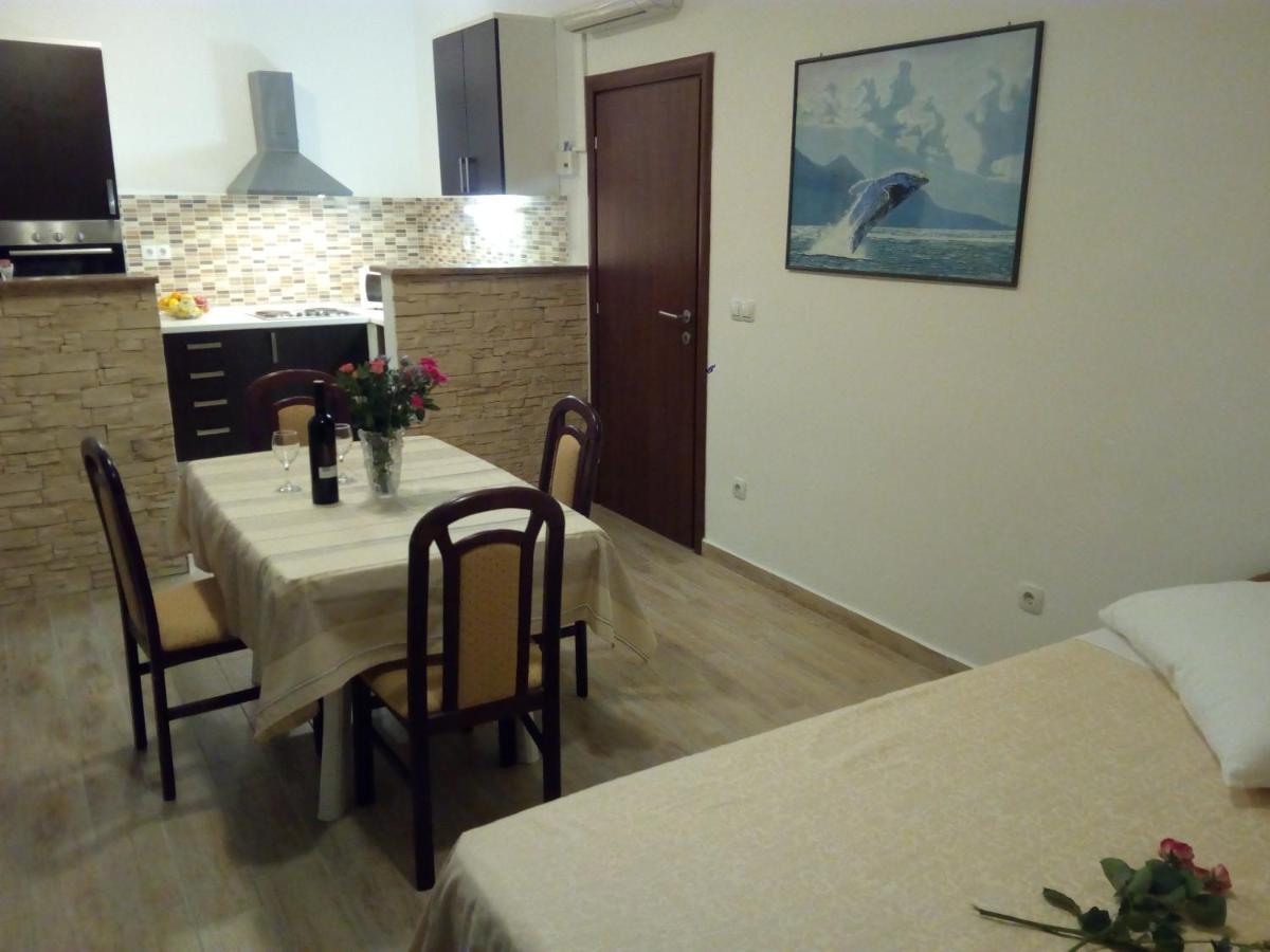 Apartment On The Beach Локва-Рогозниця Екстер'єр фото