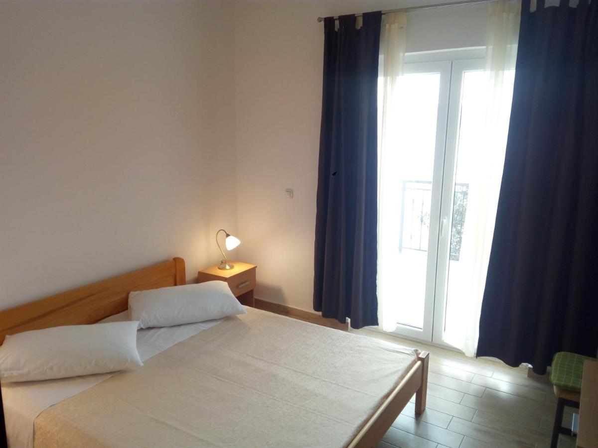 Apartment On The Beach Локва-Рогозниця Екстер'єр фото