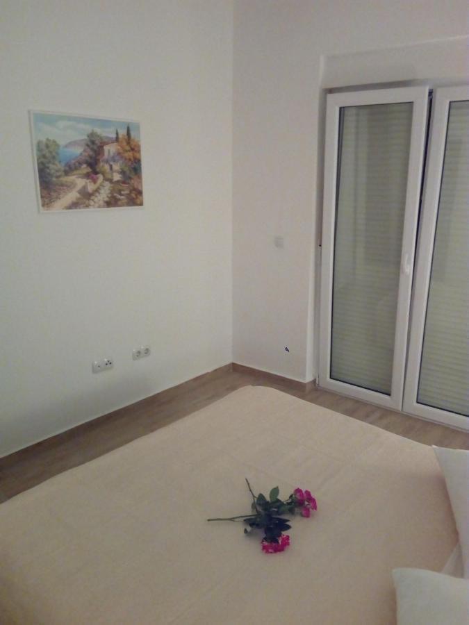 Apartment On The Beach Локва-Рогозниця Екстер'єр фото