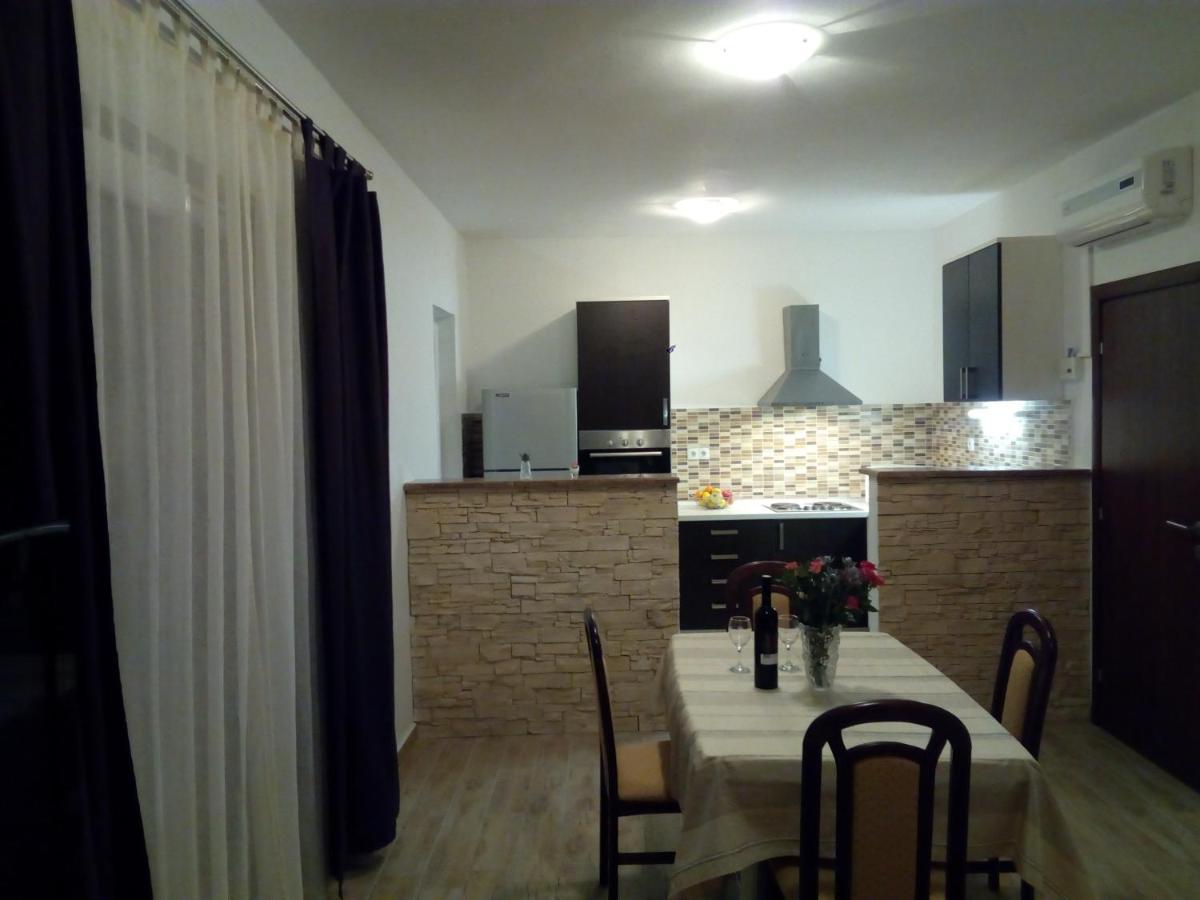 Apartment On The Beach Локва-Рогозниця Екстер'єр фото
