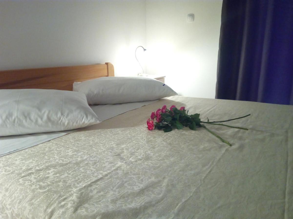 Apartment On The Beach Локва-Рогозниця Екстер'єр фото
