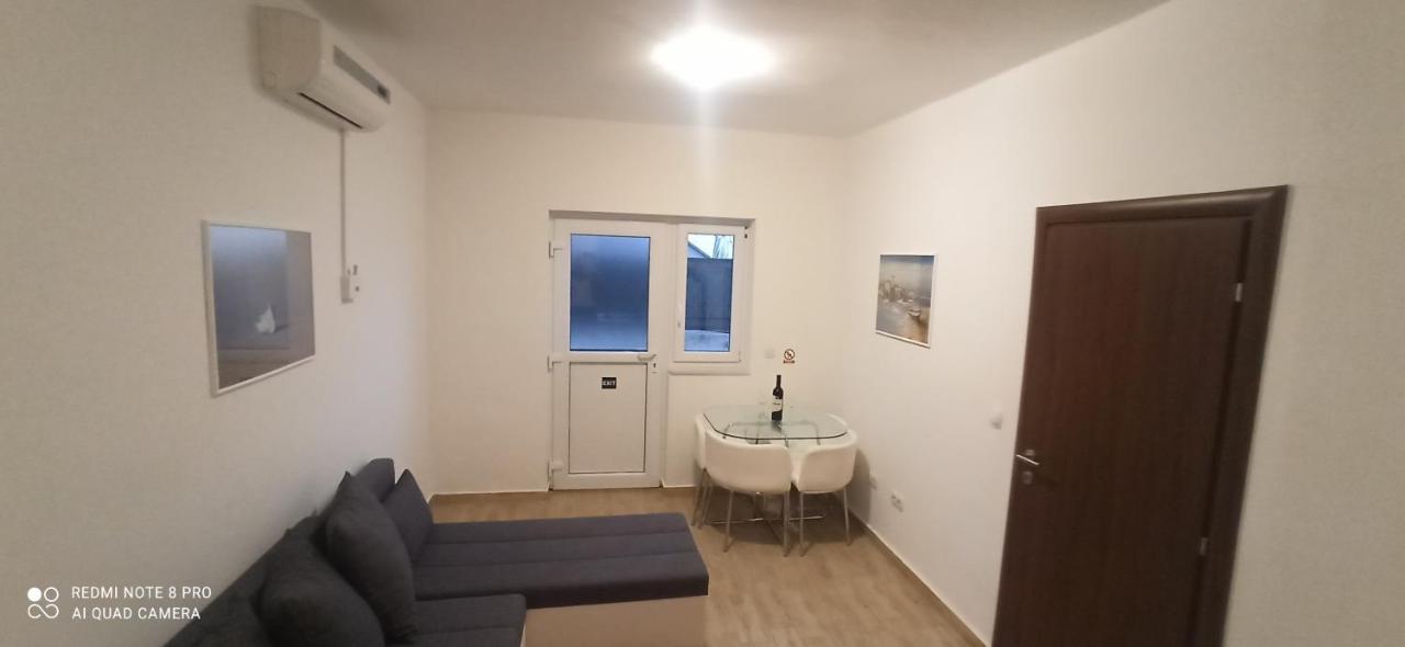 Apartment On The Beach Локва-Рогозниця Екстер'єр фото